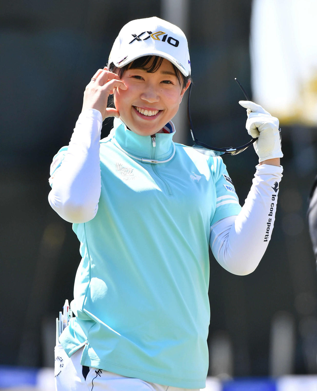 アクサ・レディースプロアマ大会　1番、カメラに向かって片手でハートをつくる菅沼菜々（撮影・岩下翔太）