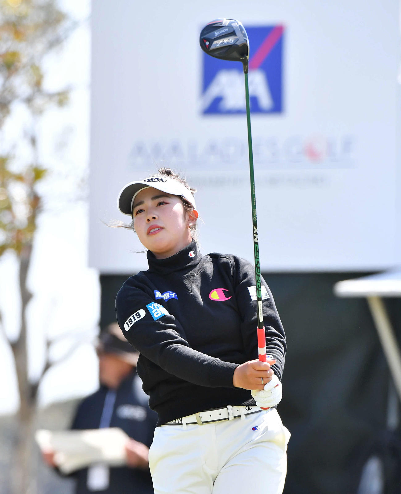 アクサ・レディースプロアマ大会　1番、ティーショットを放つ山下美夢有（撮影・岩下翔太）
