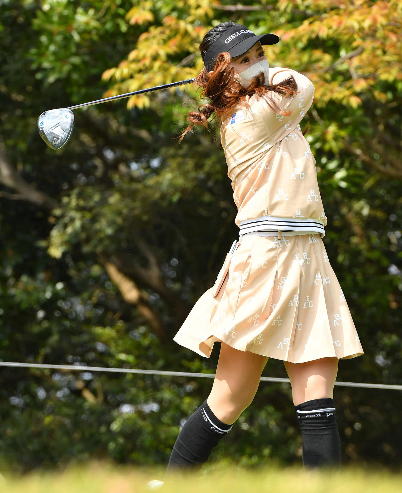 アクサレディス宮崎1日目　9番、ティーショットを放つ臼井麗香（撮影・岩下翔太）