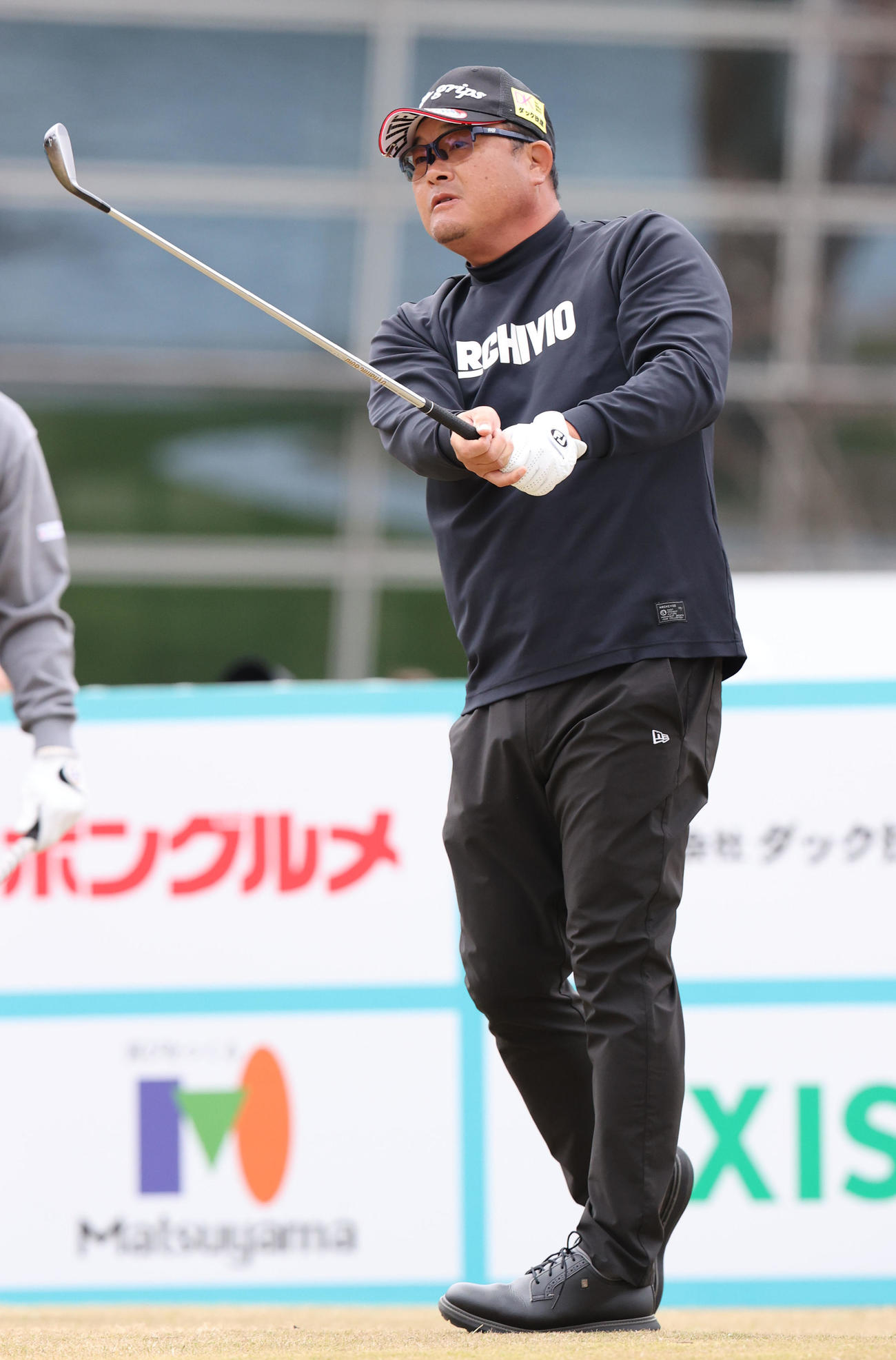10番ホール　ティーショットを放つ小田孔明（撮影・梅根麻紀）