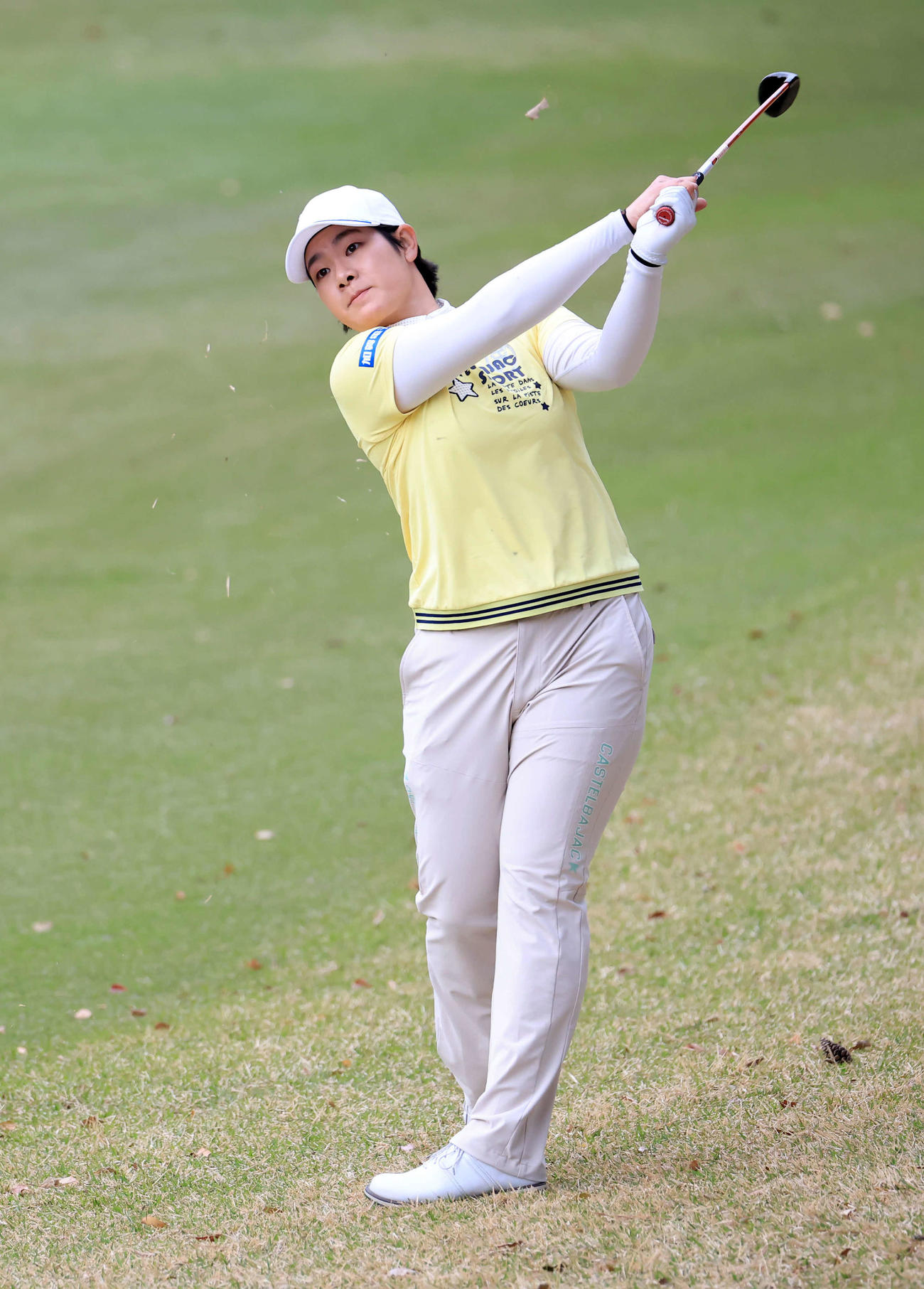 18番、第2打を放つ川岸（撮影・浅見桂子）