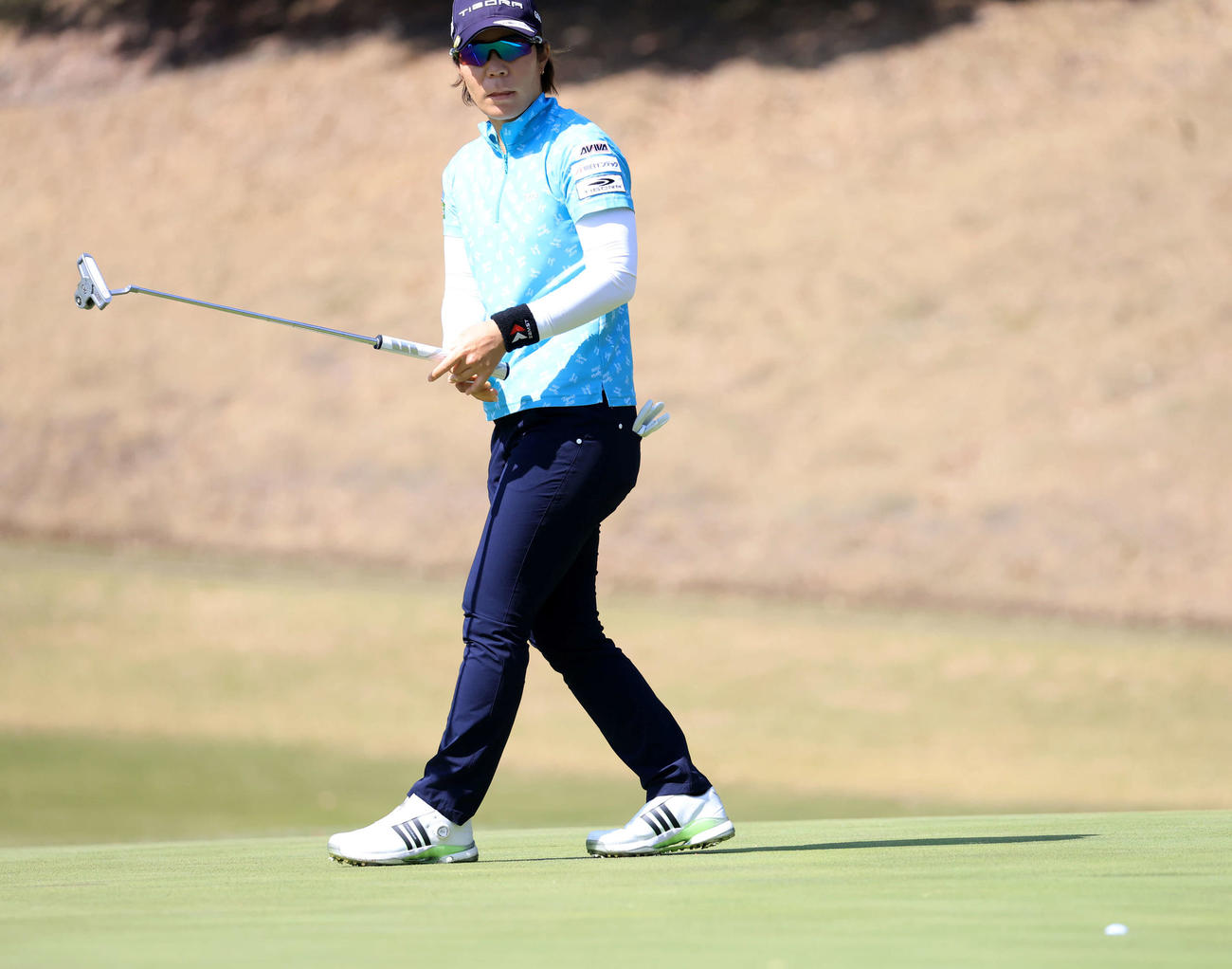 8番、バーディーを決める穴井詩（撮影・浅見桂子）
