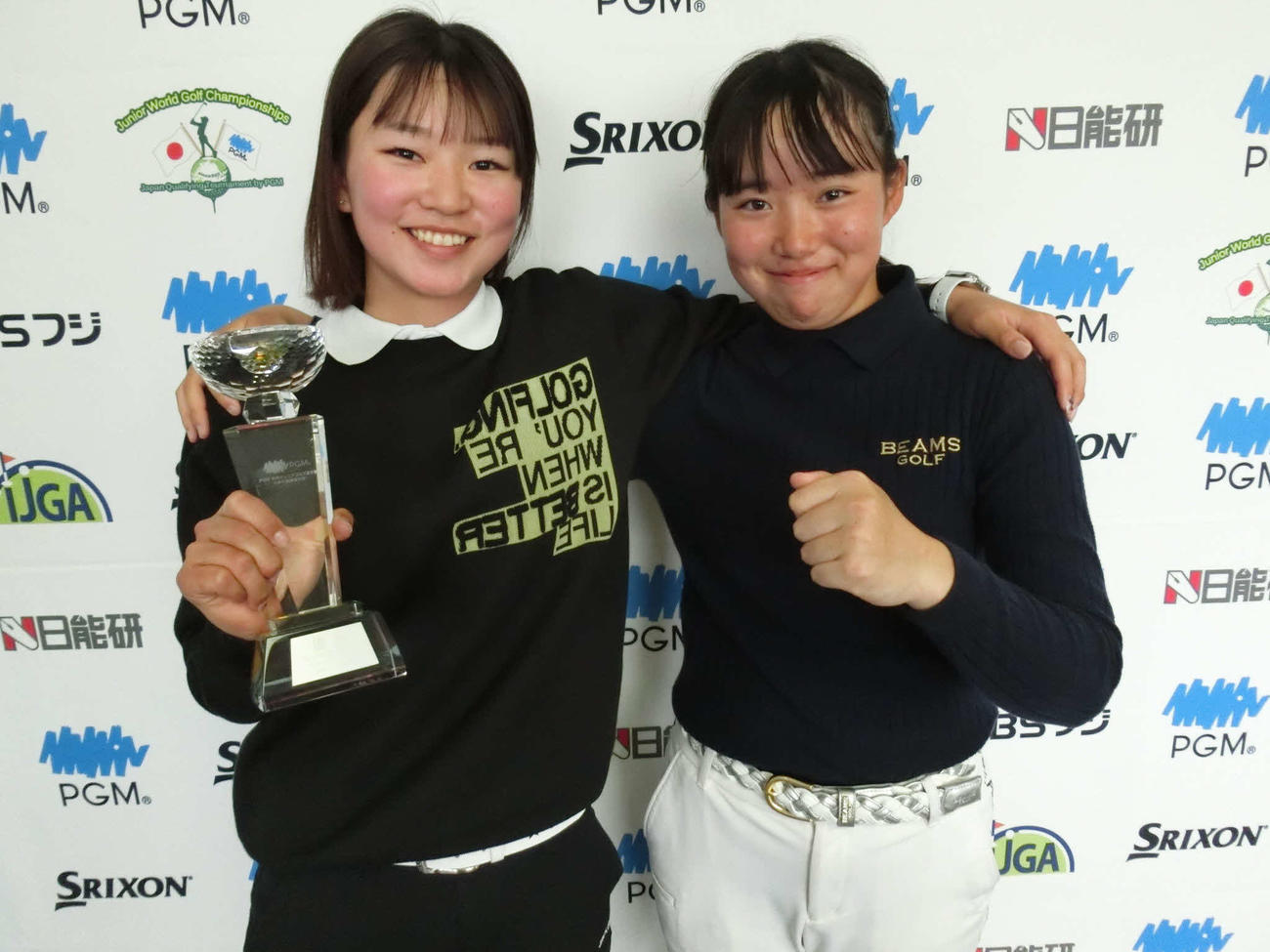 15－18歳の部女子優勝畠田瑠（左）と2位の岩永杏奈（C）IJGA