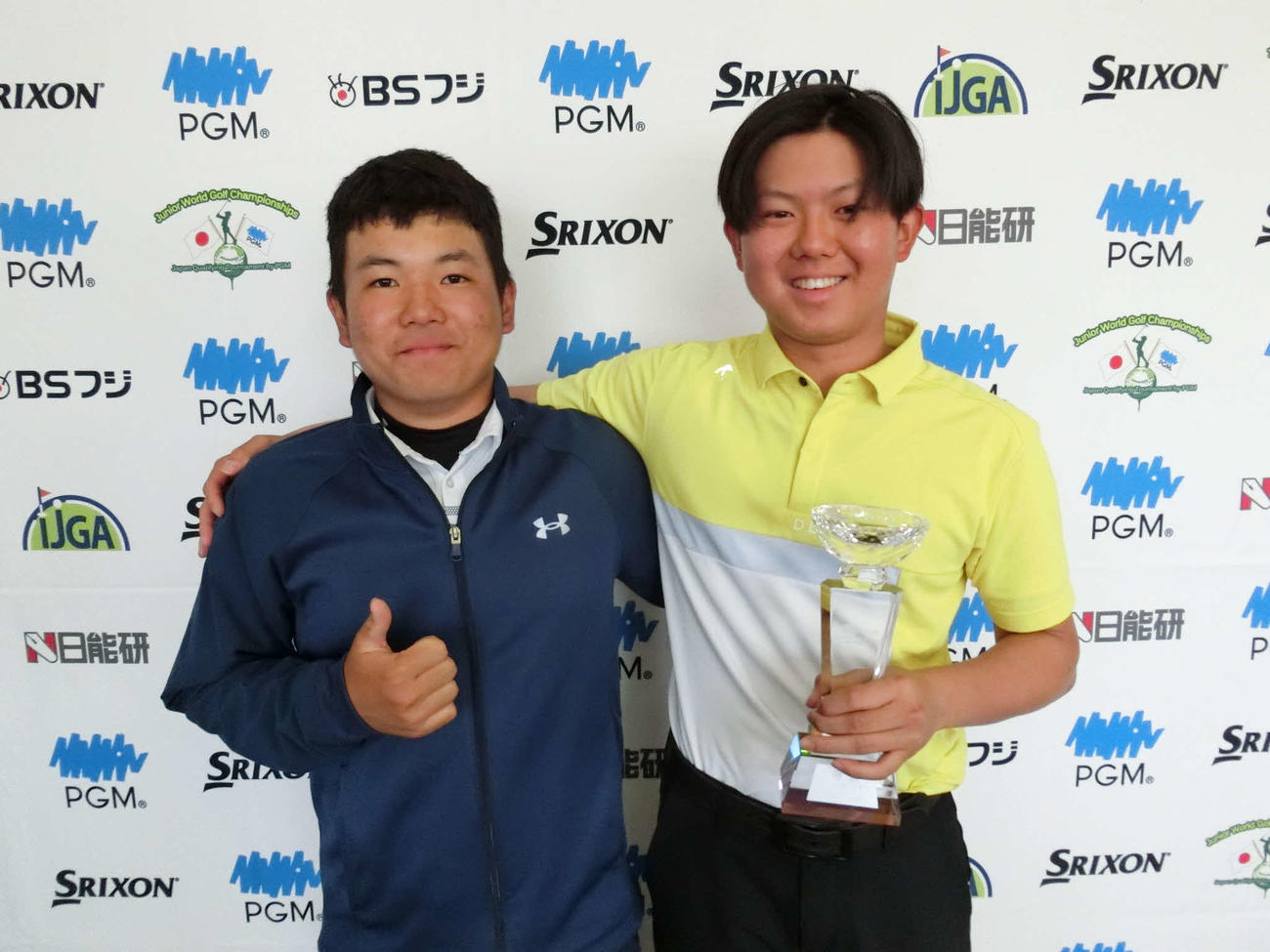 15－18歳の部男子優勝の梅田琉偉（右）と2位の東恩納昊貴（C）IJGA