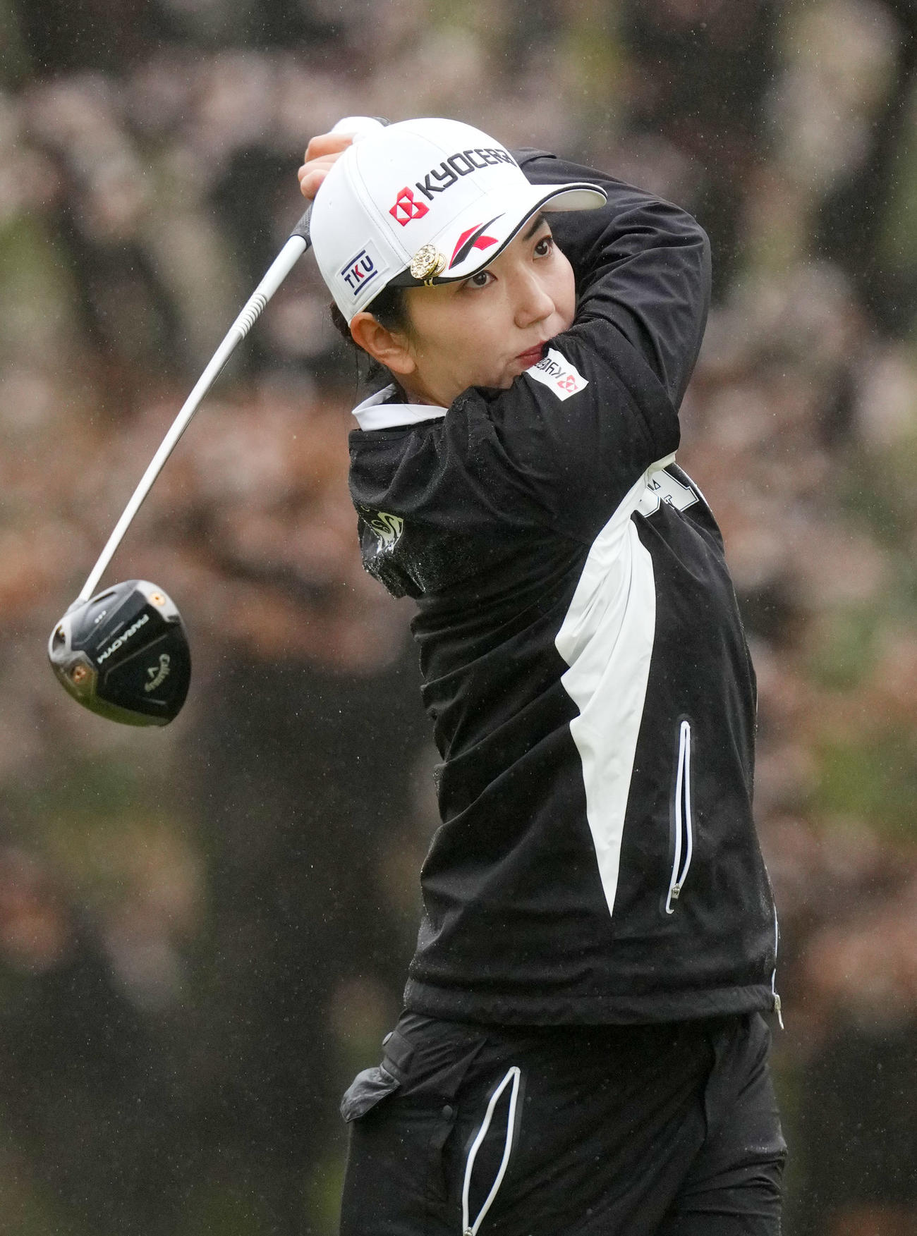 4番、ティーショットを放つ笠りつ子（撮影・横山健太）