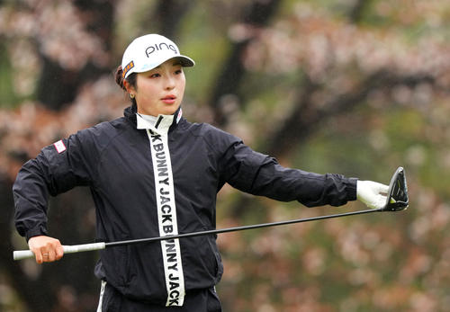 4番に臨む佐久間朱里（撮影・横山健太）