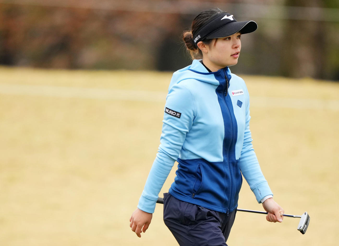 5番、グリーンへ移動する神谷和奏（撮影・横山健太）