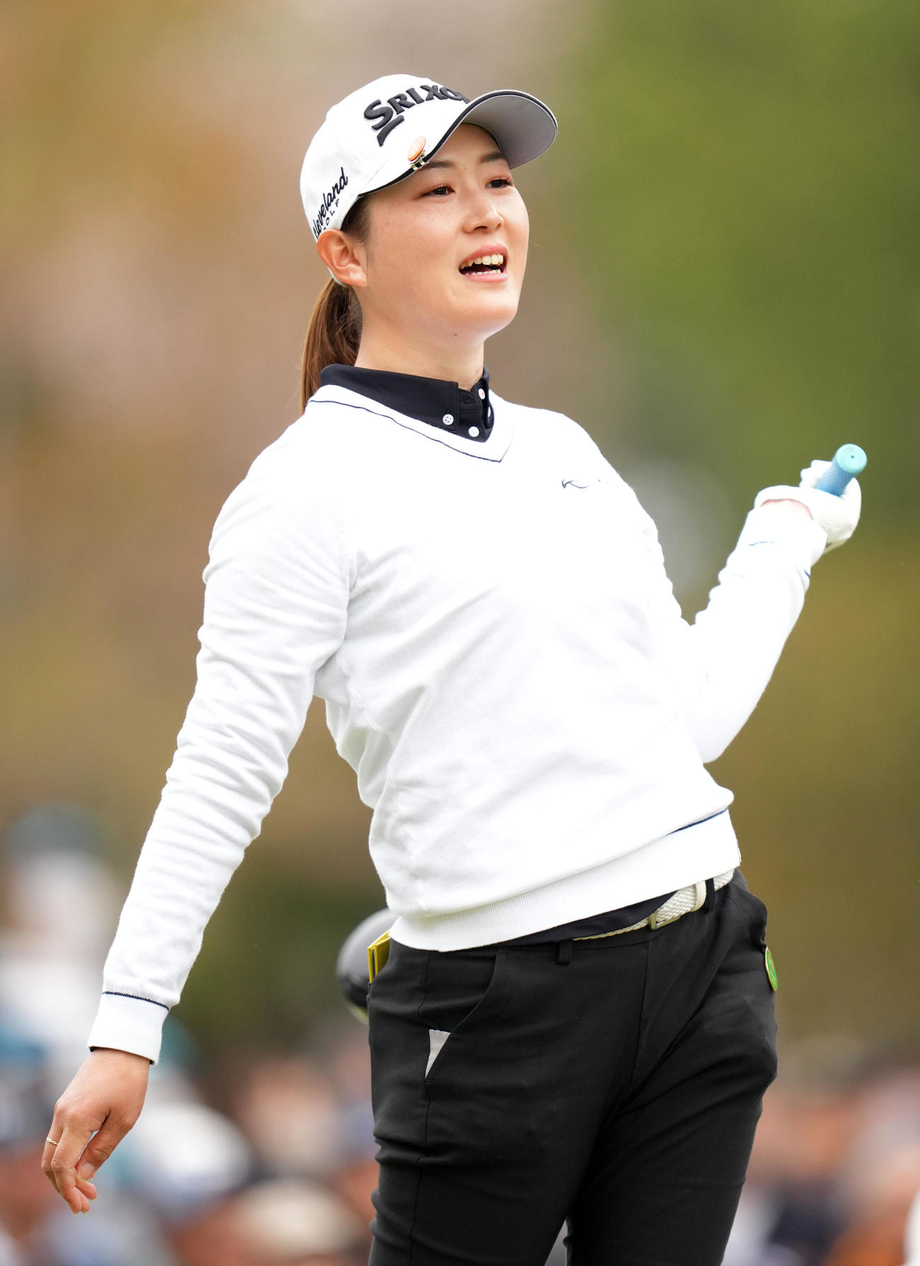 1番、ティーショットを放つ新海美優（撮影・横山健太）