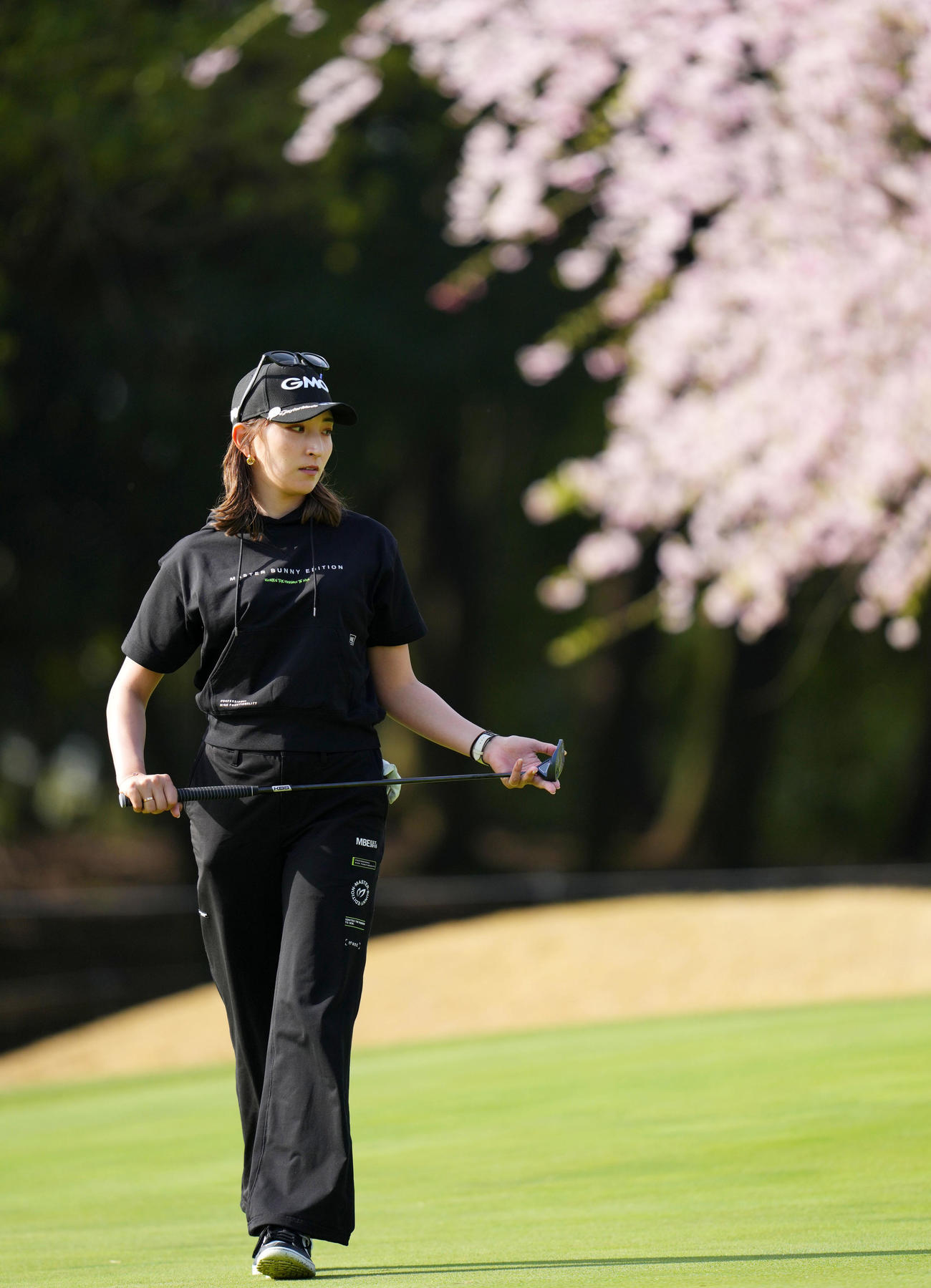 2番、パットに臨む脇元（撮影・横山健太）