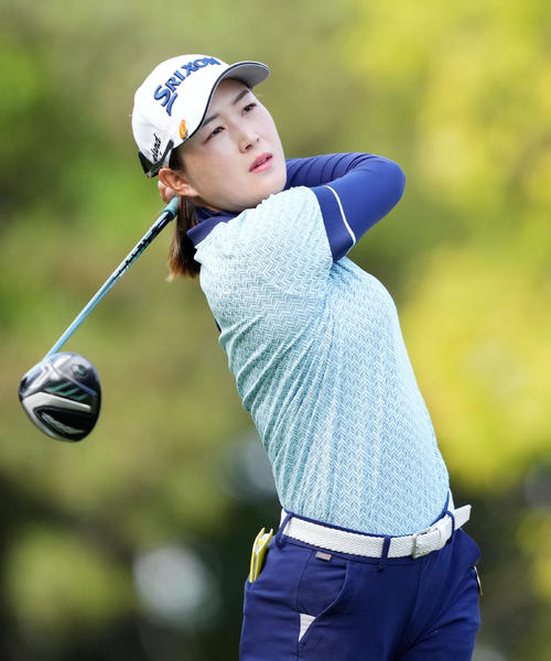 3番、ティーショットを放つ新海（撮影・横山健太）