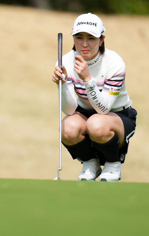 2番、ラインを確認する蛭田（撮影・横山健太）