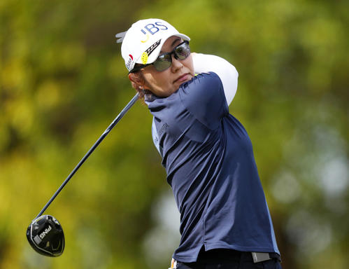 3番、ティーショットを放つ藤田（撮影・横山健太）