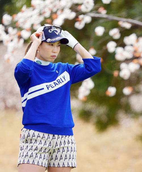 3番、パットに臨む上田（撮影・横山健太）