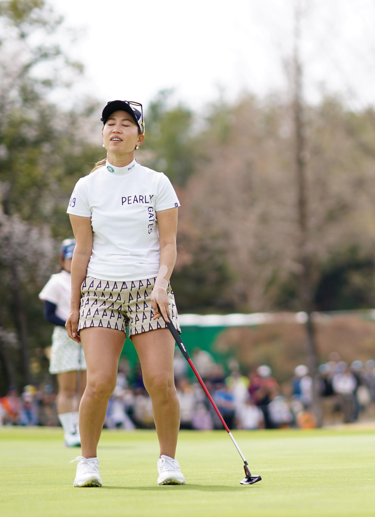 16番、バーディーを逃し肩を落とす上田（撮影・横山健太）