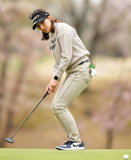 4番、バーディーを狙う脇元華（撮影・横山健太）