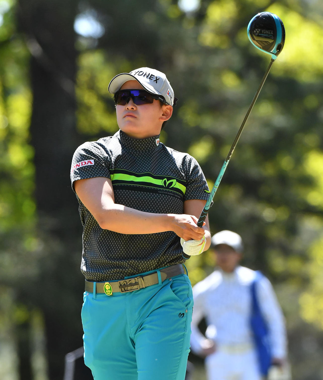 7番、ティーショットを放つ岩井明愛（撮影・岩下翔太）