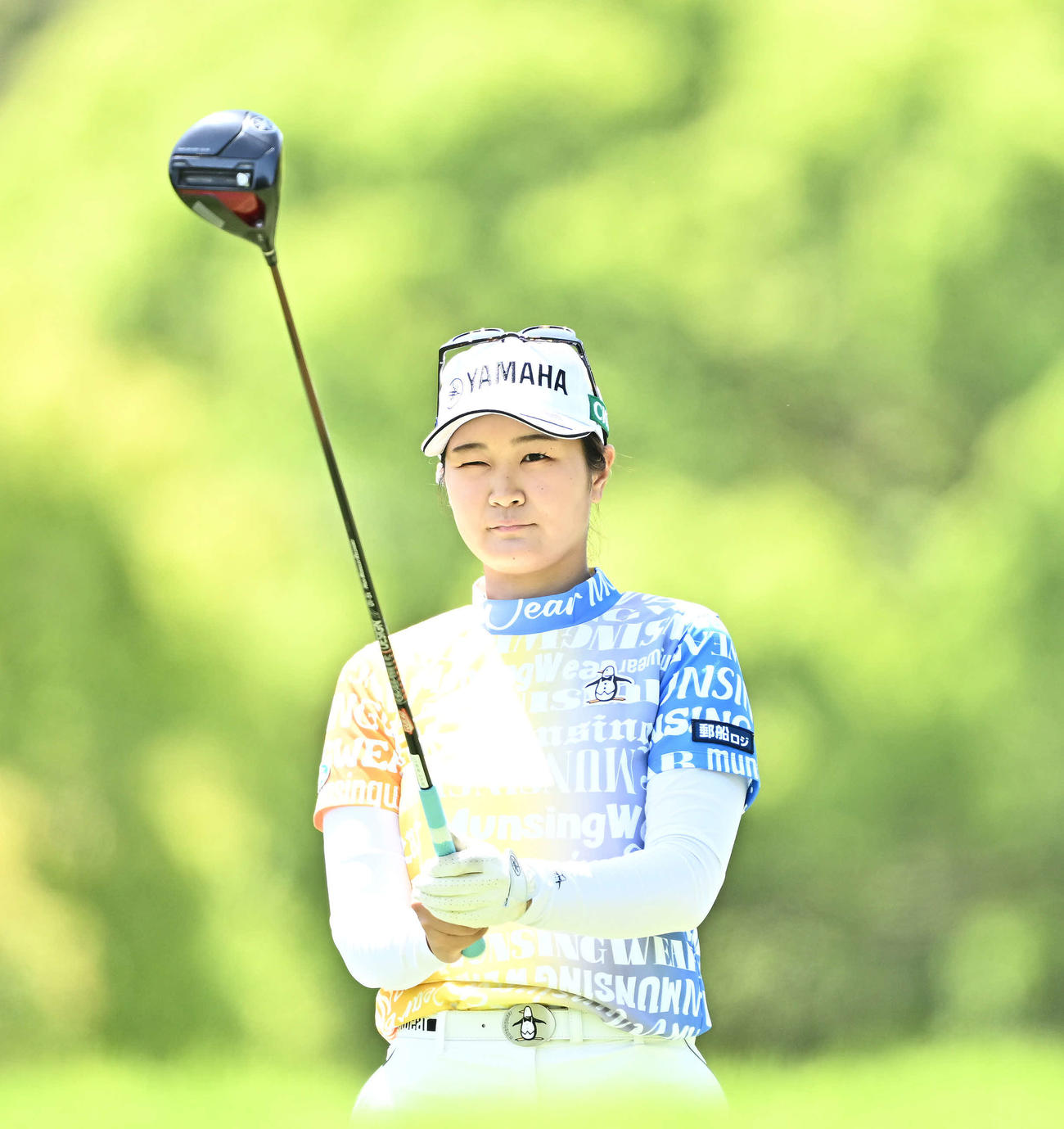 5番、ティーショットに臨む神谷（撮影・滝沢徹郎）