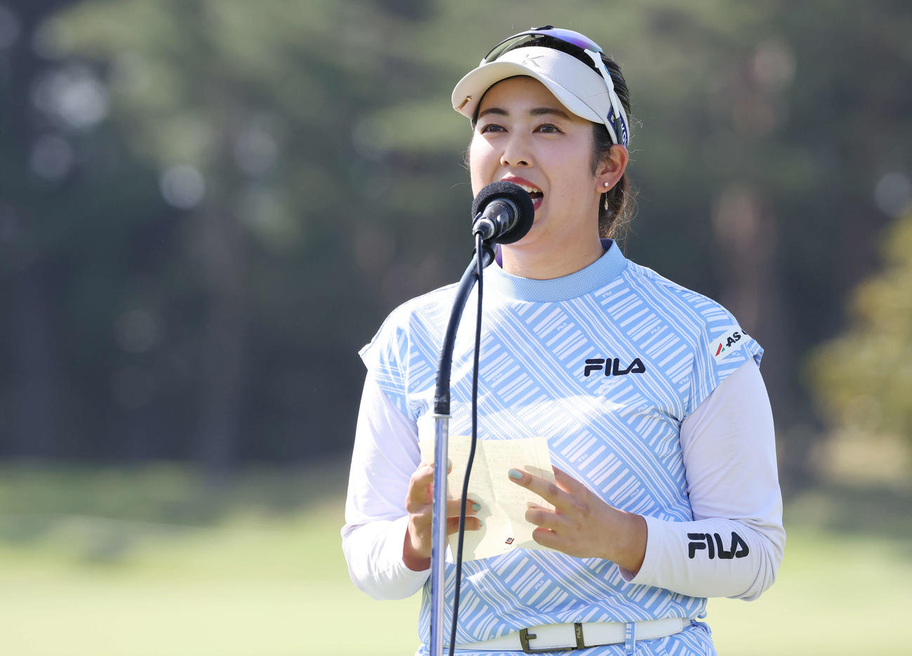 優勝スピーチをする天本（撮影・宮地輝）