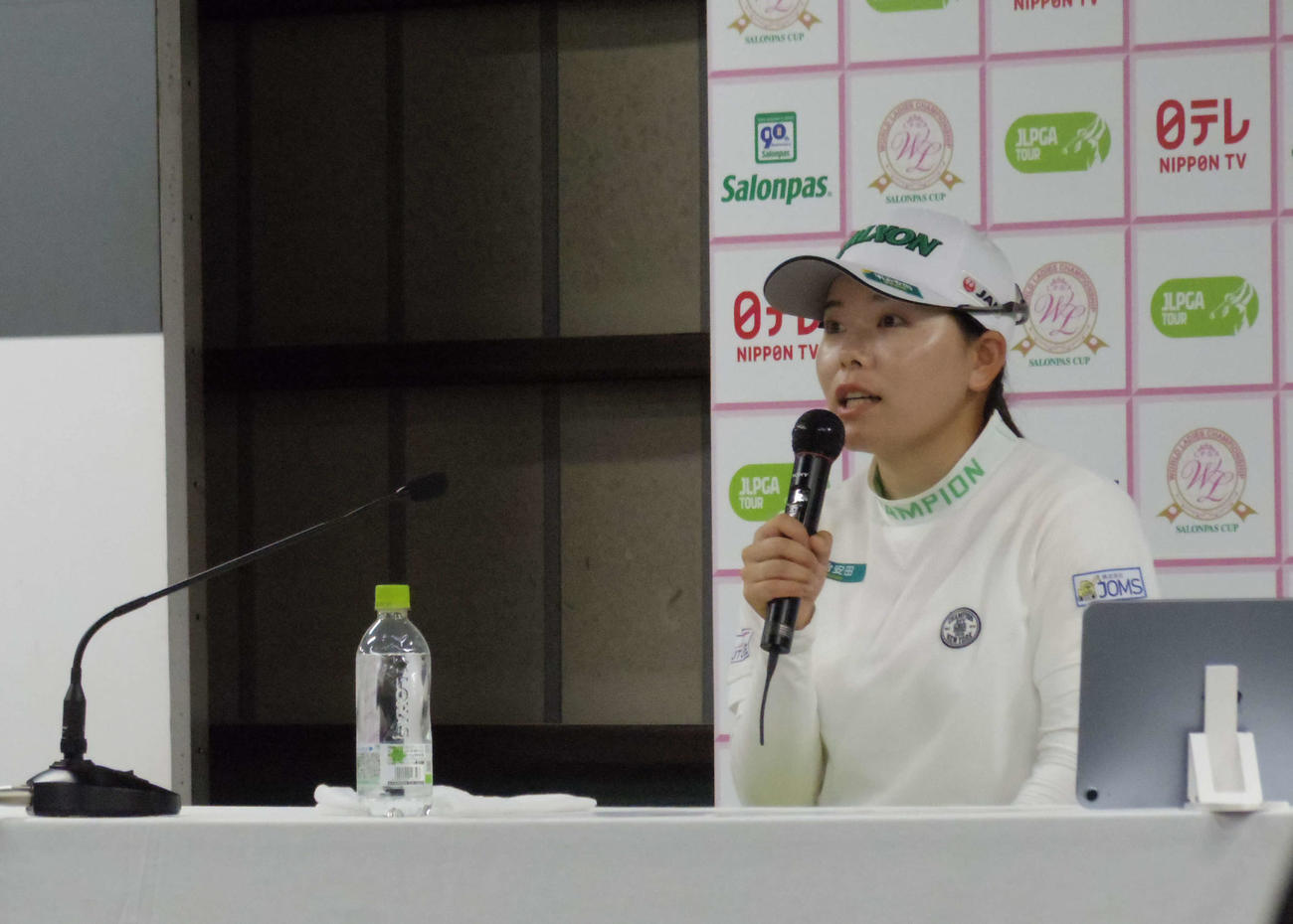 公式会見に臨む勝みなみ