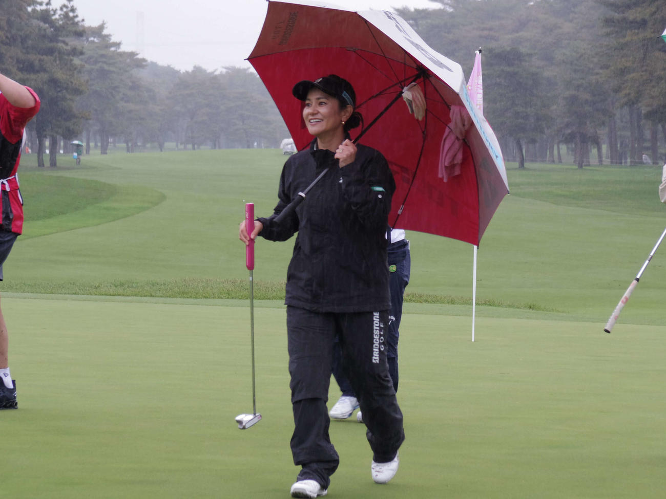 プロアマ戦終了後、笑顔で引き上げる宮里藍さん