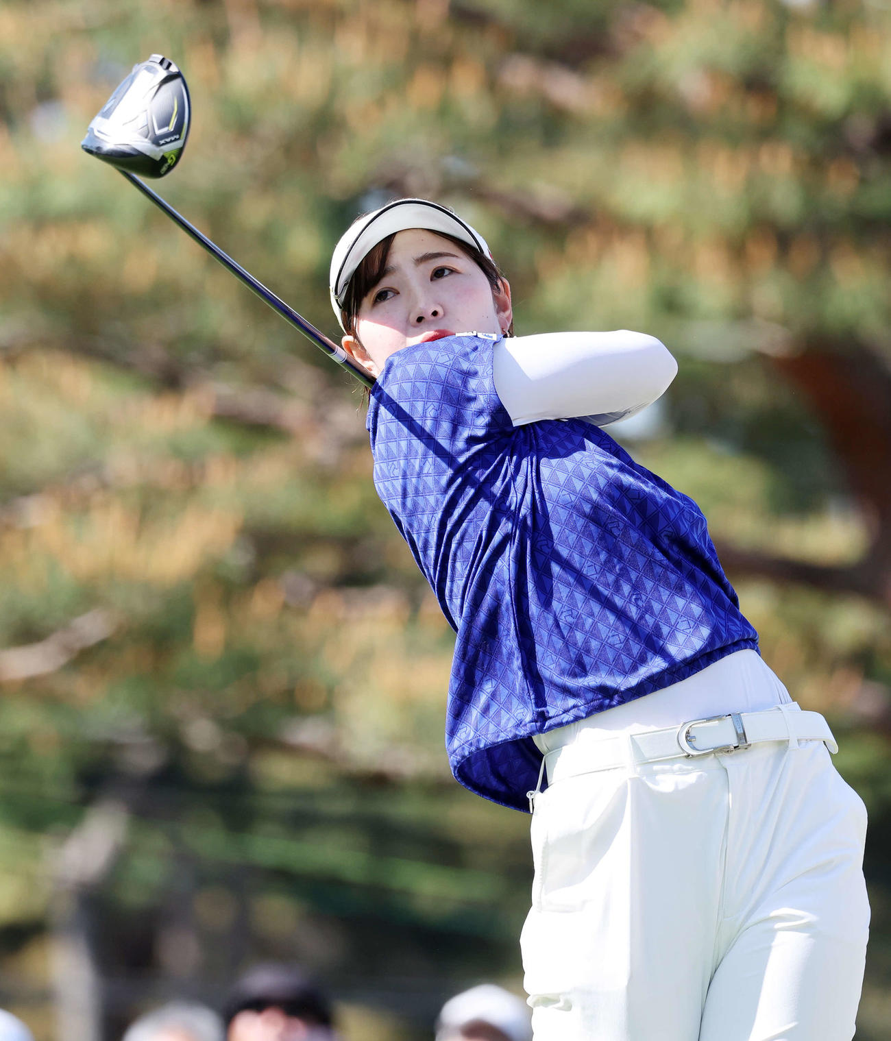 10番、ティーショットを放つ蛭田みな美（撮影・鈴木正人）