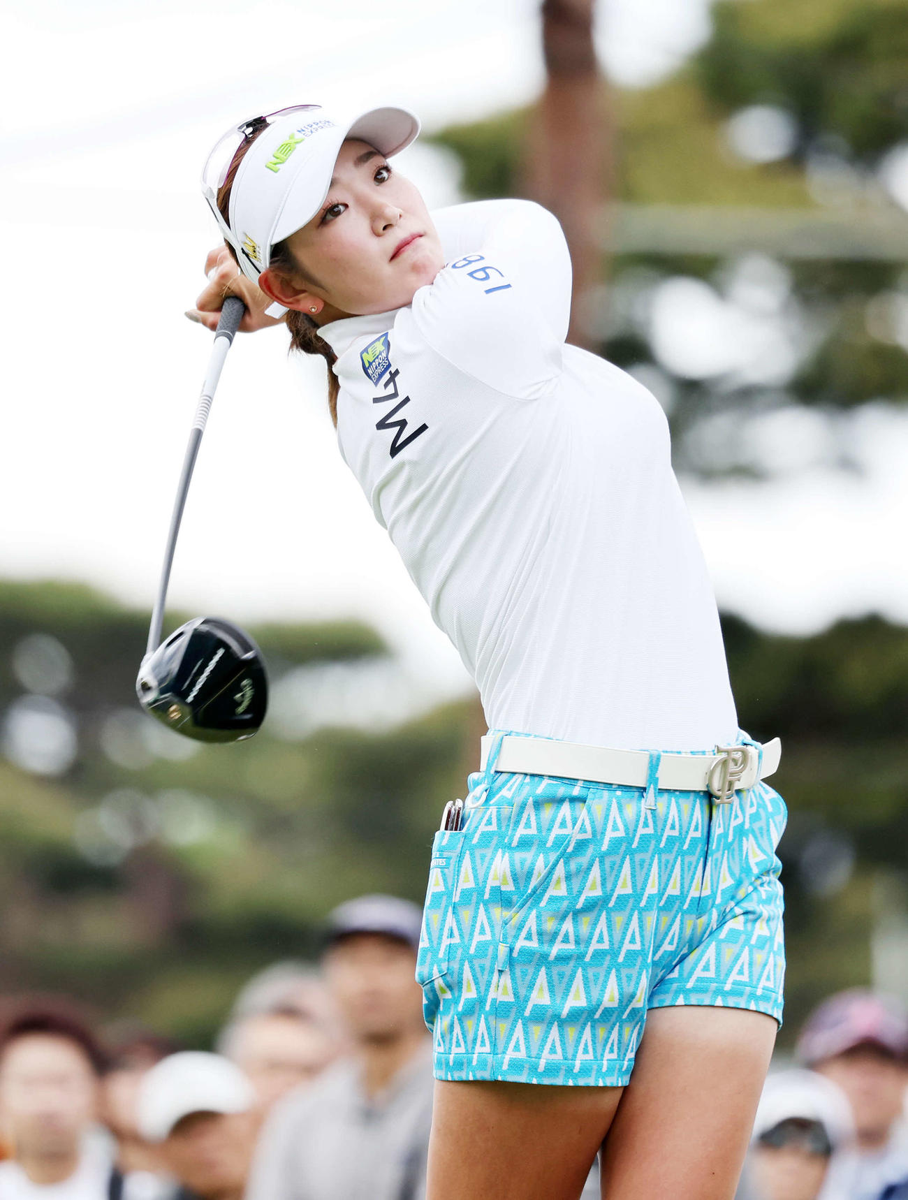 10番、ティーショットを放つ原英莉花（撮影・鈴木正人）