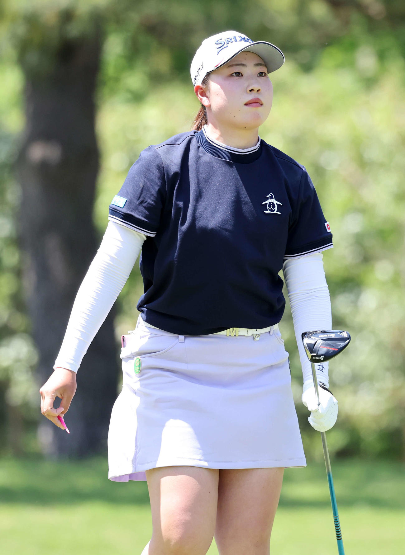 3番、ティーショットを放ち球の行方を見る竹田麗央（撮影・鈴木正人）