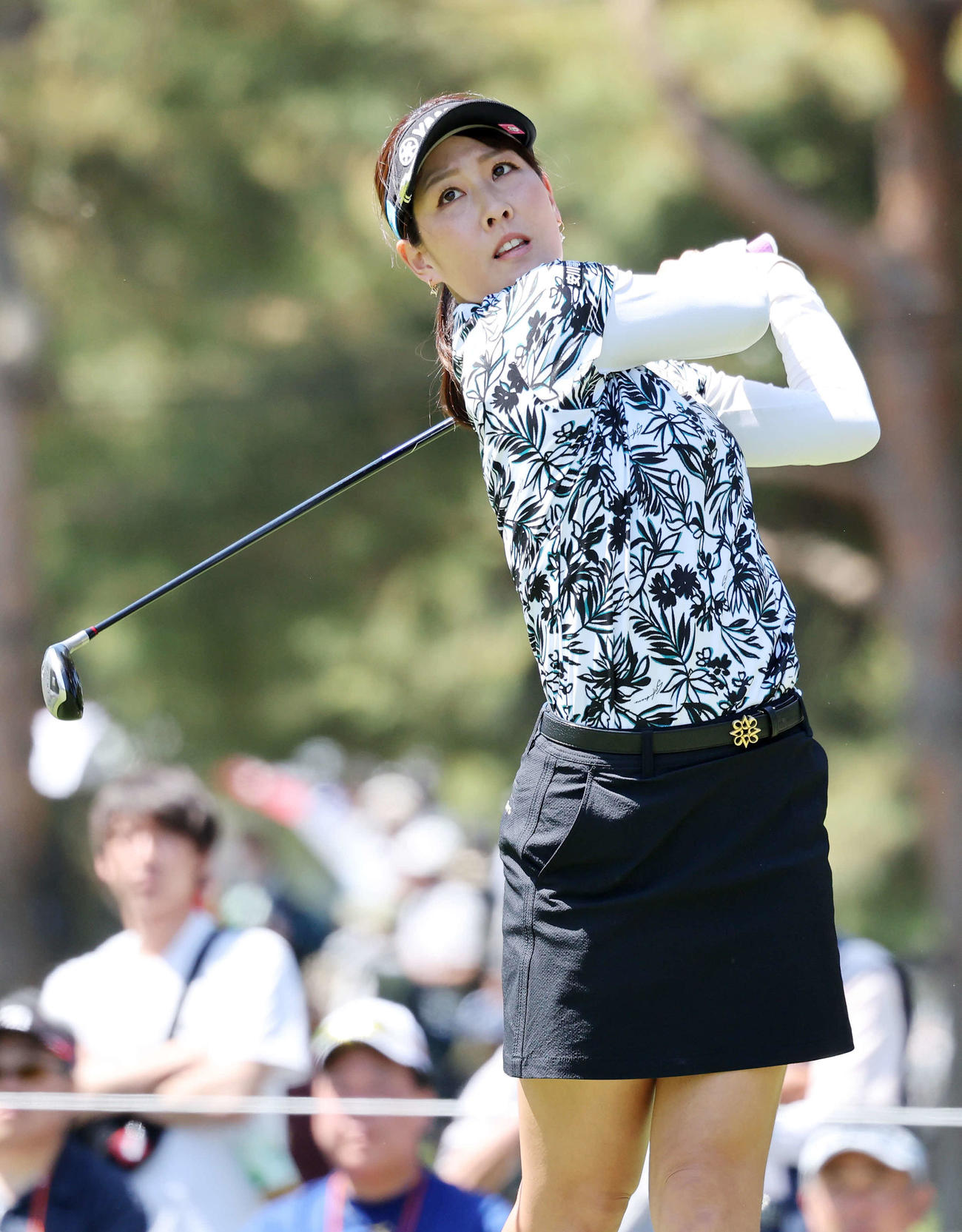 2番、ティーショットを放つ福田真未（撮影・鈴木正人）