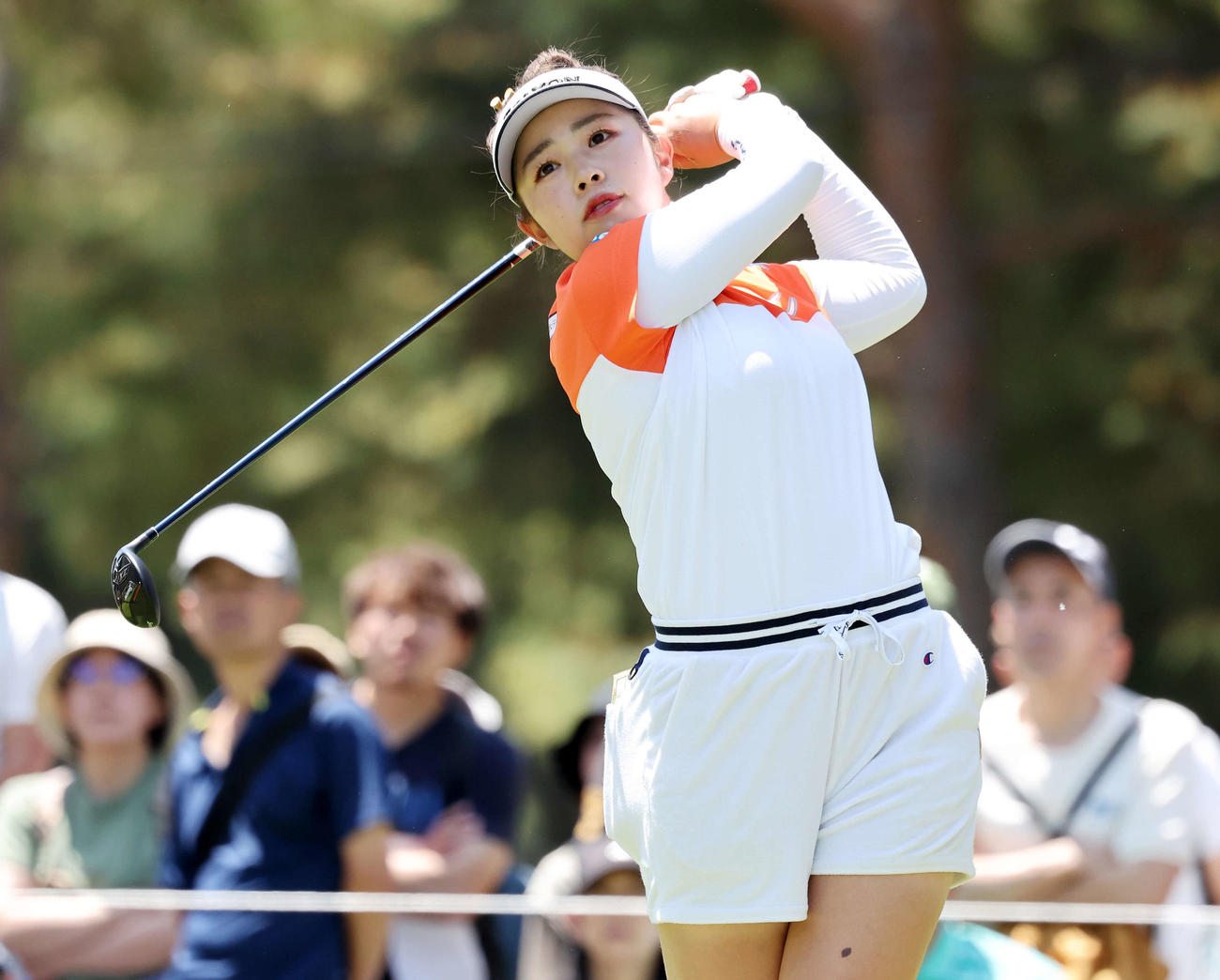 2番、ティーショットを放つ山下美夢有（撮影・鈴木正人）