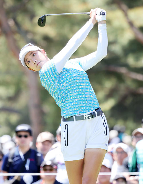 2番、ティーショットを放つ原英莉花(撮影・鈴木正人)