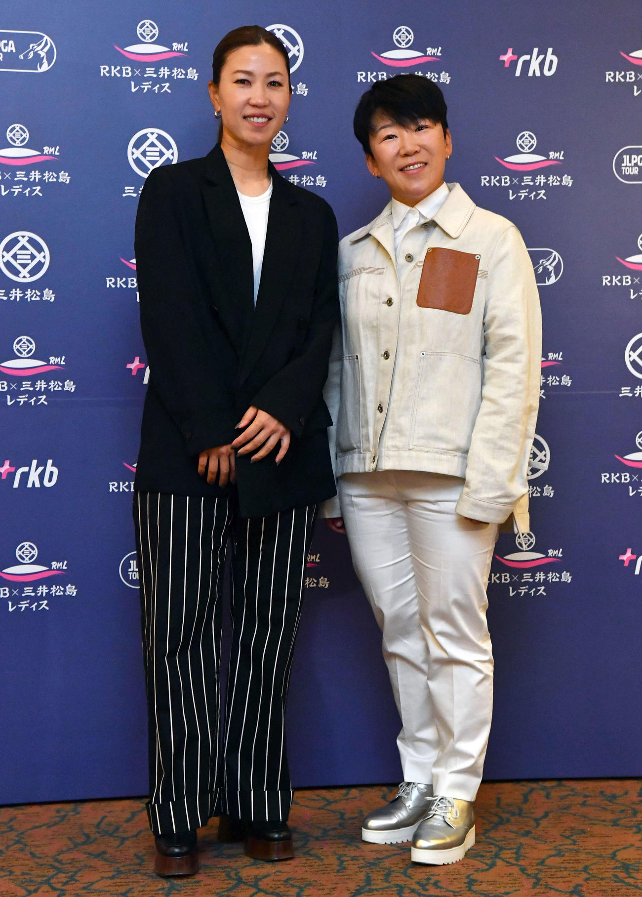 RKB×三井松島レディース　ドレスアップして前夜祭に出席する上田桃子（左）と申ジエ（撮影・岩下翔太）