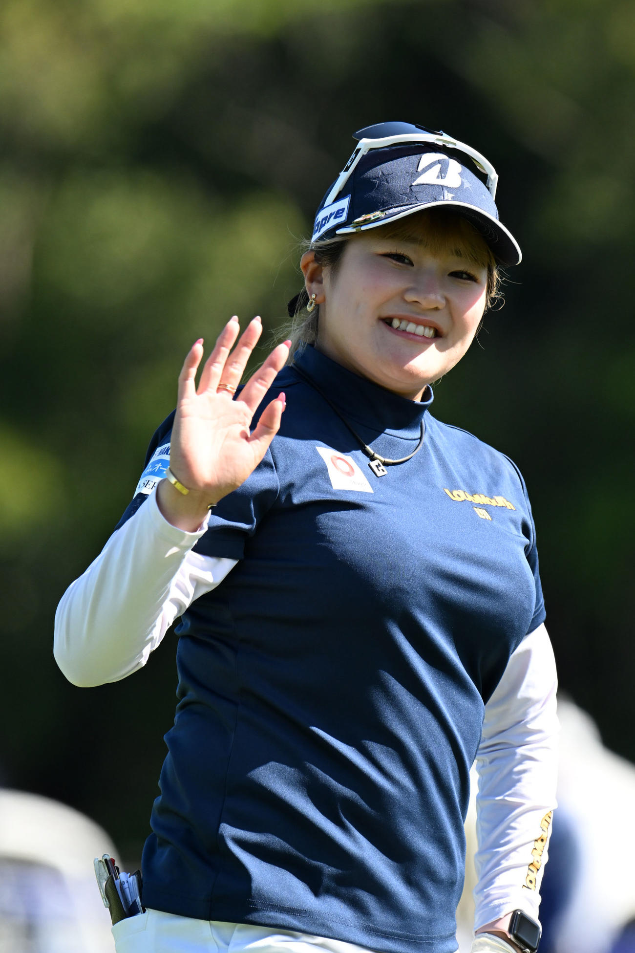三井松島レディスプロアマ　1番、笑顔で手を振る桑木（撮影・林敢治）