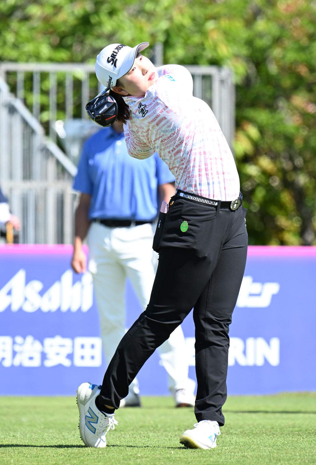 三井松島レディスプロアマ　1番、ティーショットを放つ竹田（撮影・林敢治）