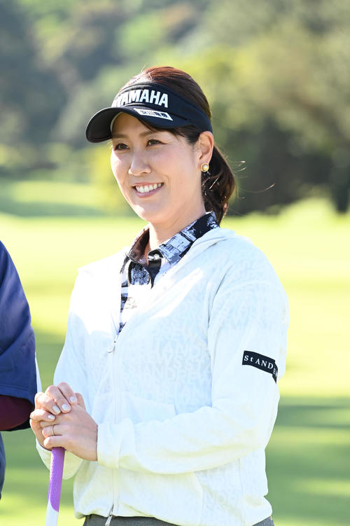 三井松島レディスプロアマ　笑顔で撮影に応じる福田（撮影・林敢治）