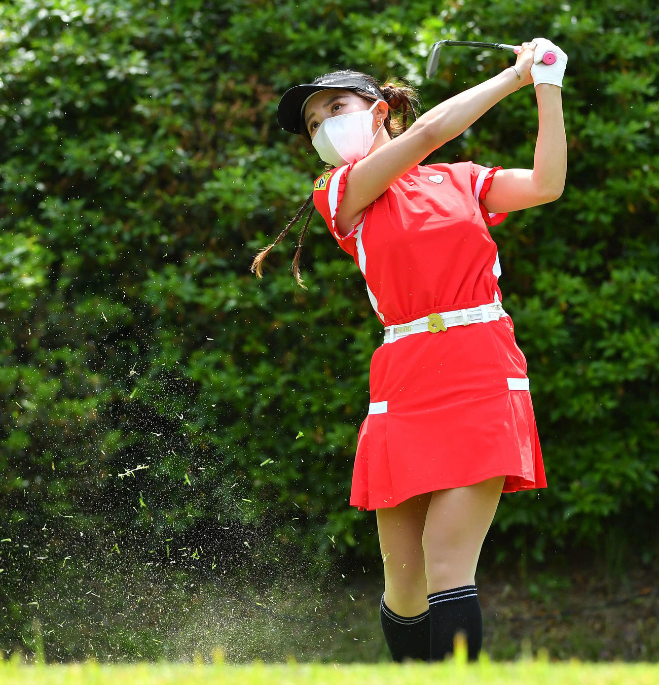 RKB×三井松島レディース2日目　7番、ティーショットを放つ臼井麗香（撮影・岩下翔太）