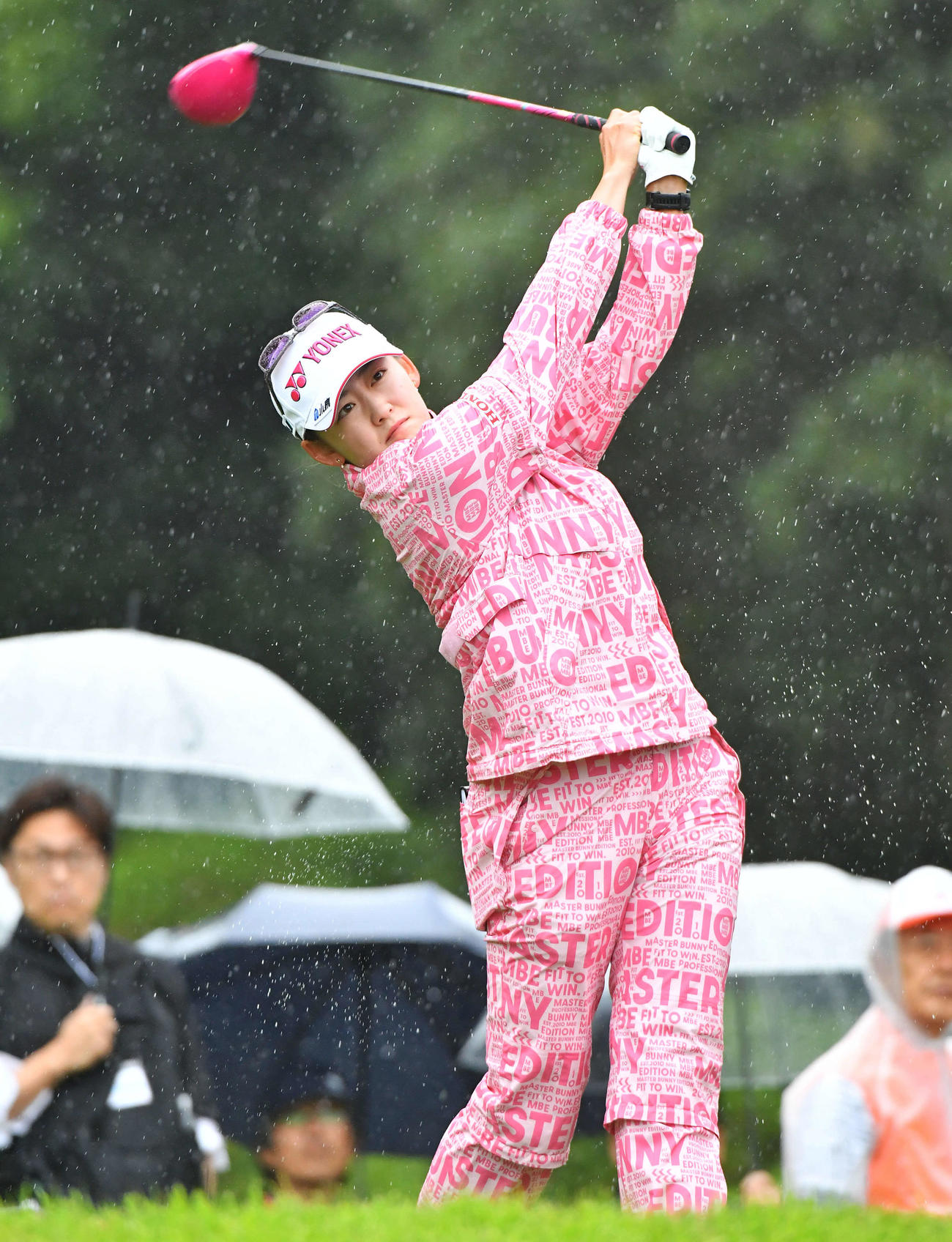 RKB×三井松島レディース最終日　3番、ティーショットを放つ岩井千怜（撮影・岩下翔太）