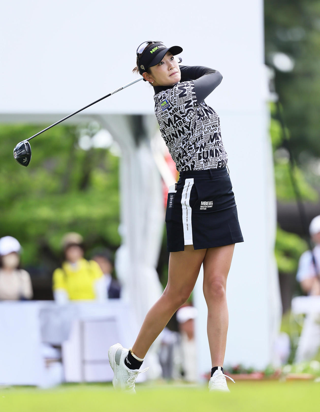 1番、ティーショットを放つ原（撮影・足立雅史）