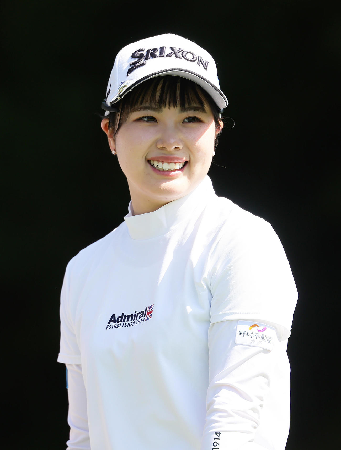 笑顔を見せる尾関（撮影・足立雅史）
