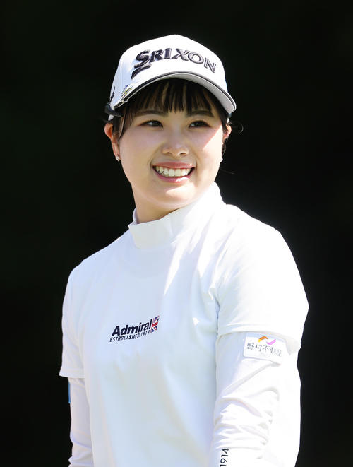 笑顔を見せる尾関（撮影・足立雅史）