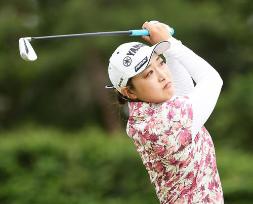 8番、ティーショットを放つ高木優（撮影・足立雅史）