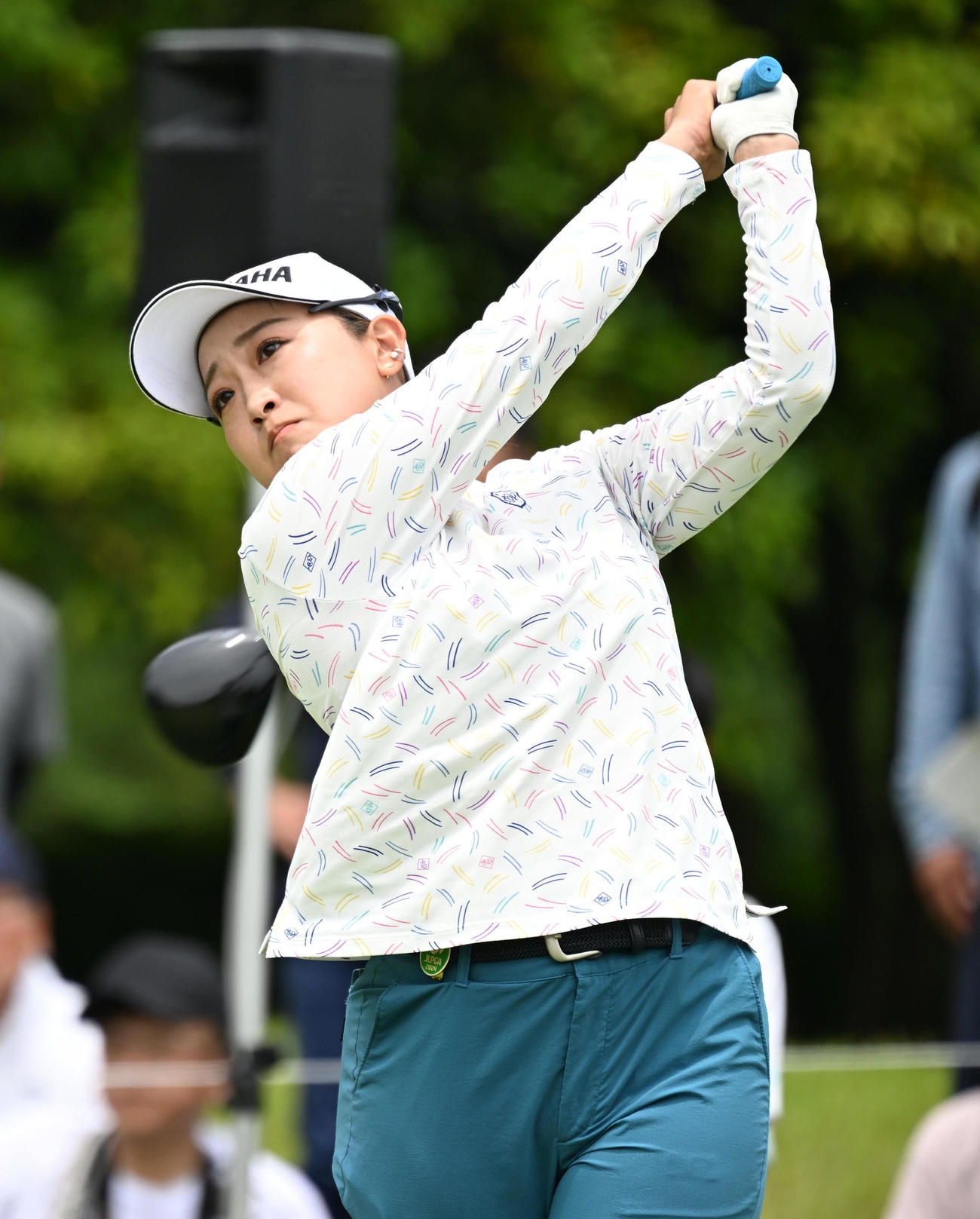 1番、ティーショットを放つ高木優（撮影・前岡正明）