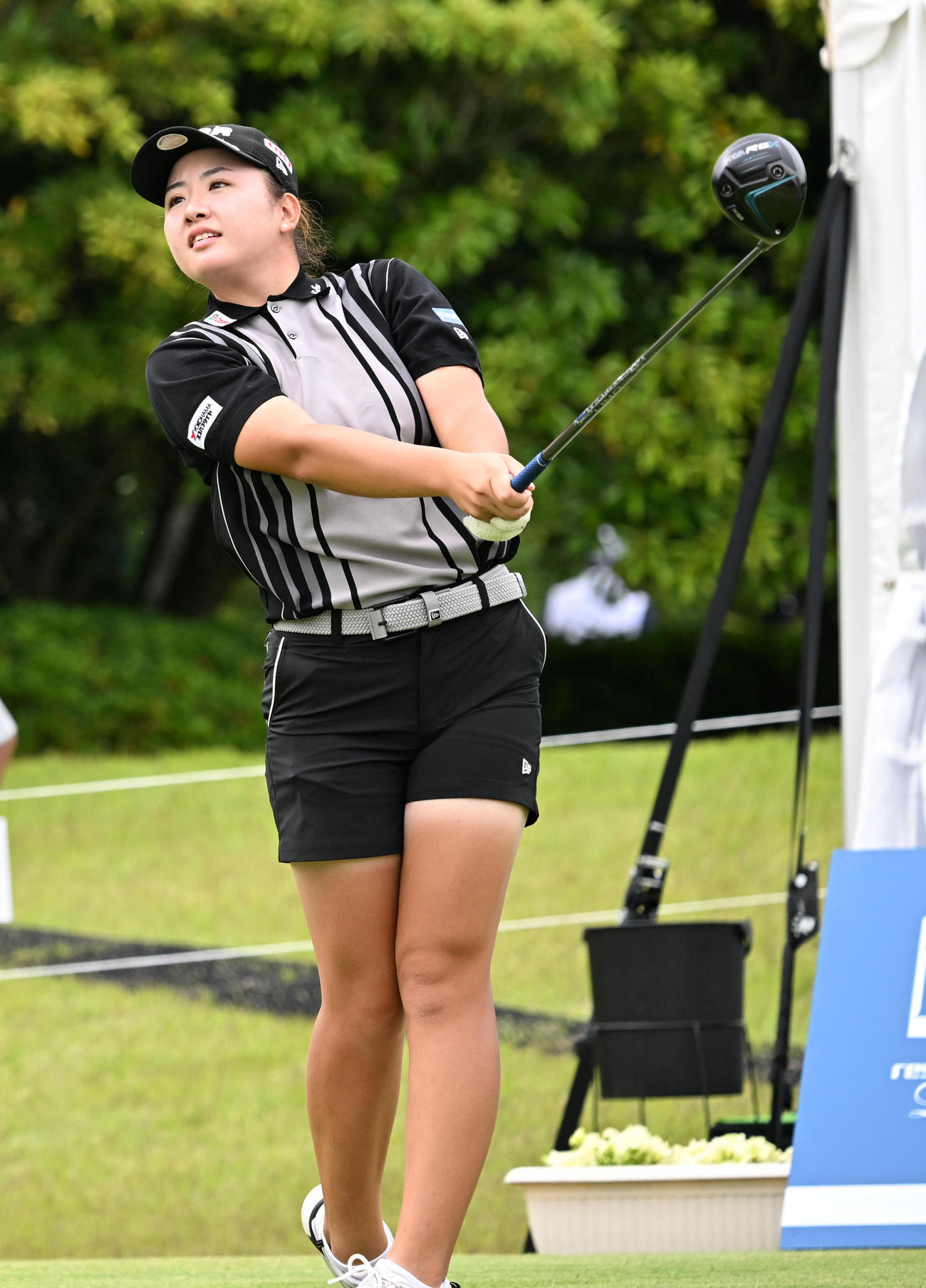 1番、ティーショットを放つ小林夢（撮影・前岡正明）