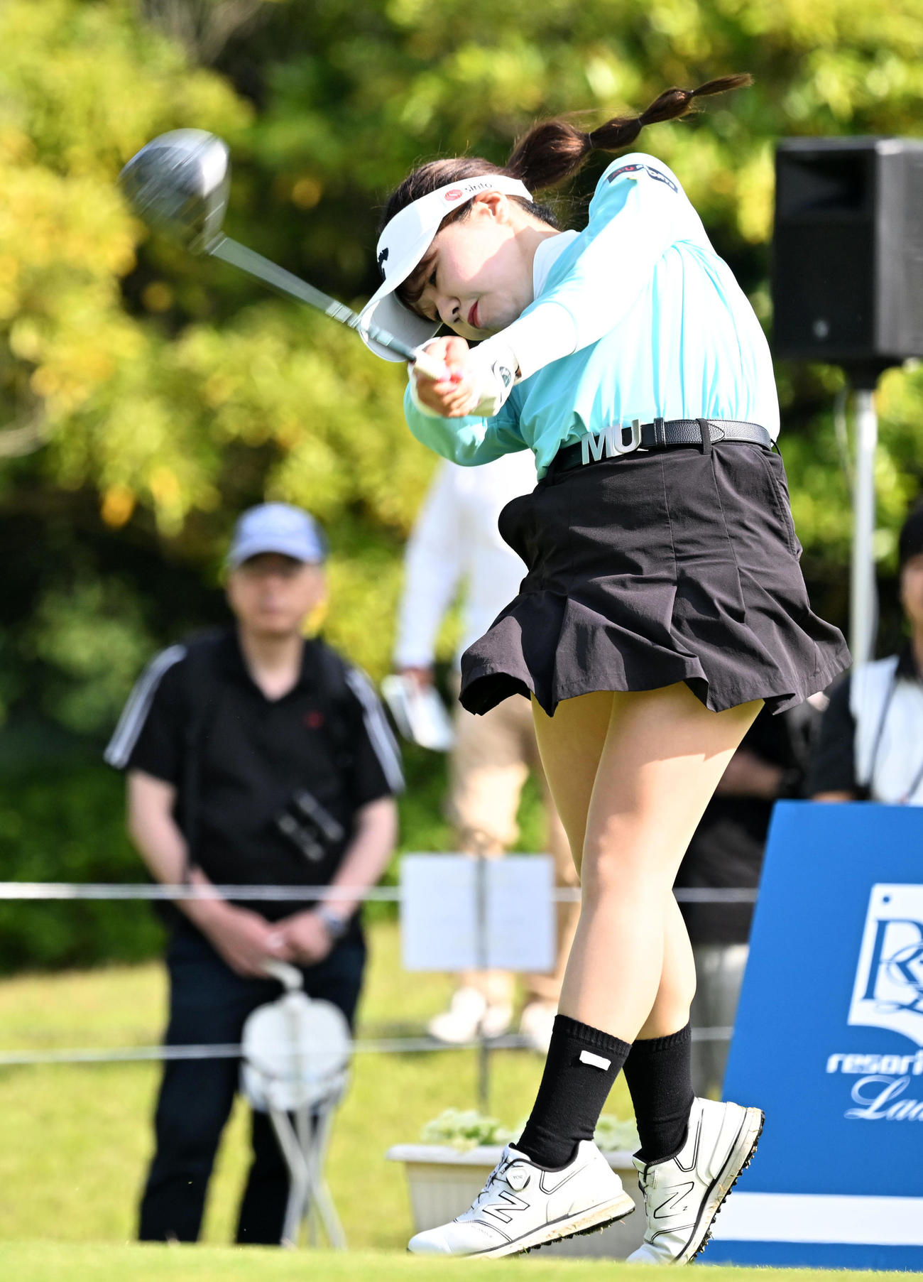 1番、ティーショットを放つ広田（撮影・前岡正明）