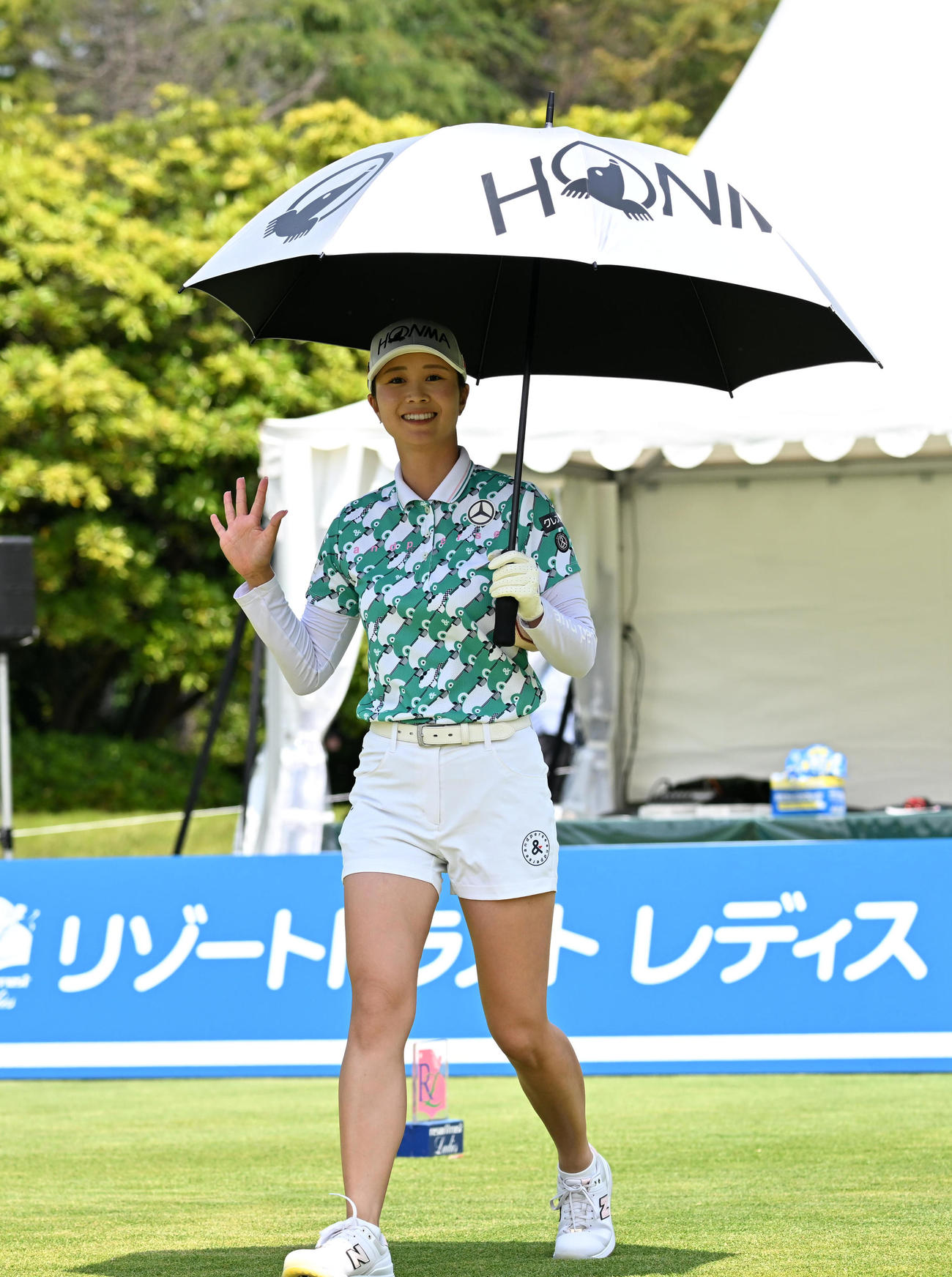 1番、笑顔でスタートする金沢（撮影・前岡正明）