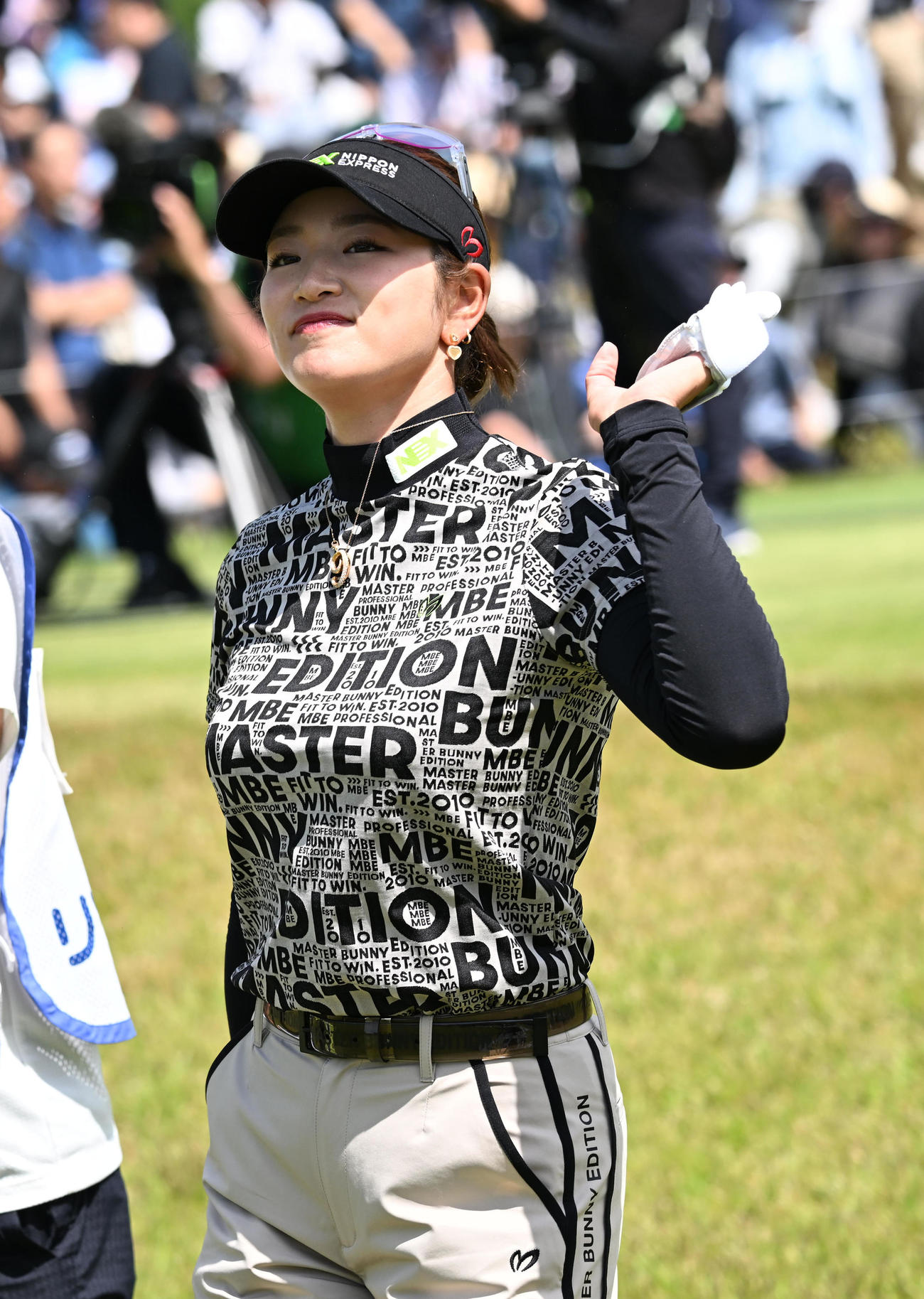 1番、笑顔でスタートする原（撮影・前岡正明）