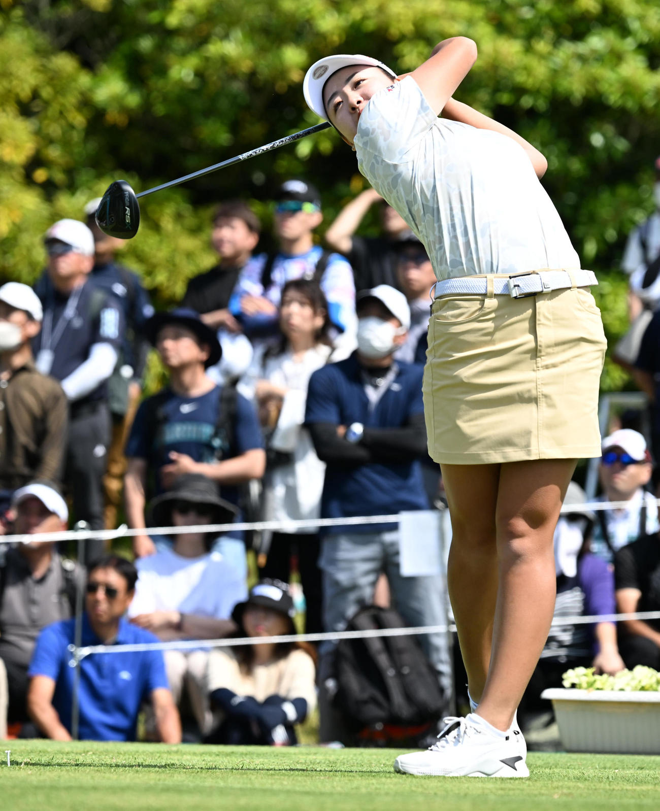 1番、ティーショットを放つ小林夢（撮影・前岡正明）