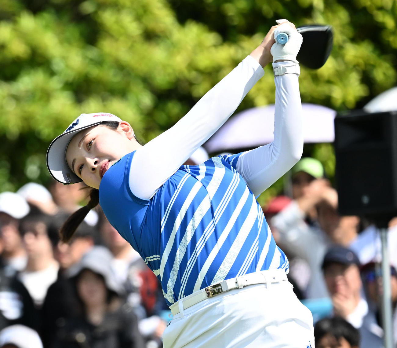 1番、ティーショットを放つ小祝（撮影・前岡正明）