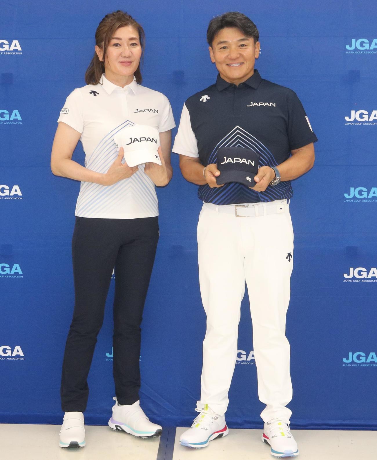 パリ五輪でのユニフォーム発表会に出席した服部コーチと丸山監督（撮影・深田雄智）