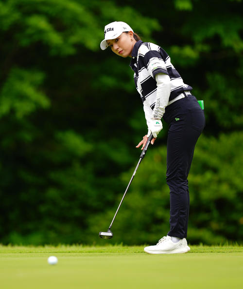17番、パットを放つ宮田（撮影・垰建太）