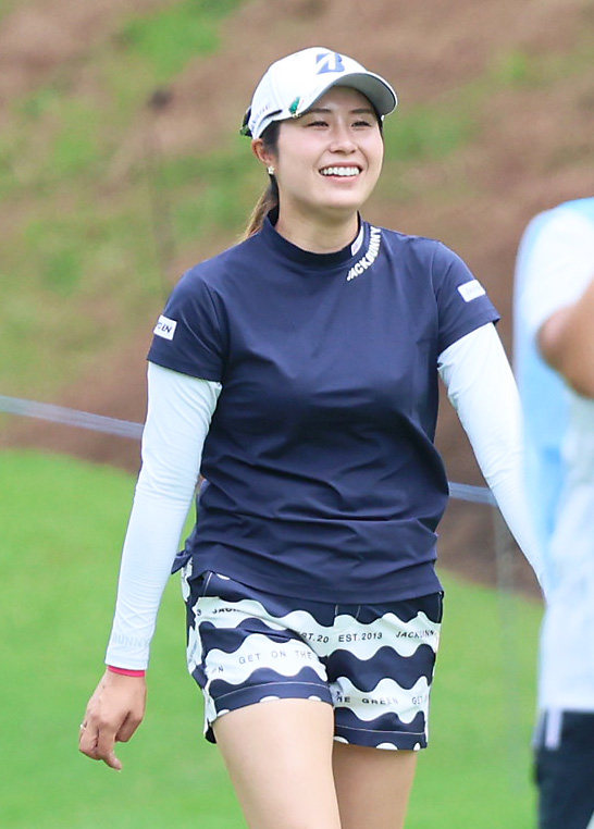 12番、笑顔で移動する大里（撮影・上山淳一）